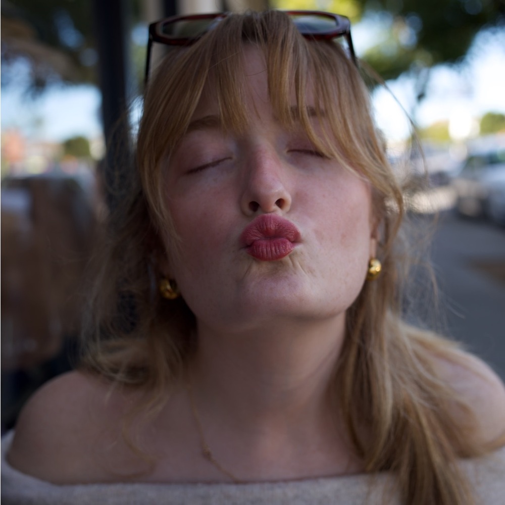 Meet your Posher, Claire